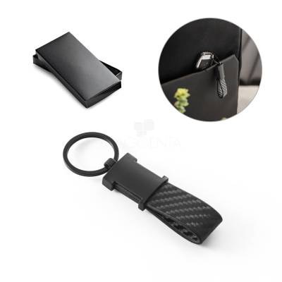 Chaveiro de Couro Sintético com Textura Fibra de Carbono e Detalhe em Metal Personalizado